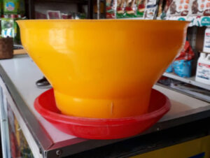 comedero-tolva-roja-plastica-taller-avicola-granja-6